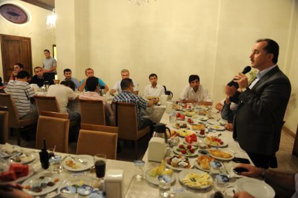 Gazeteciler Sahurda Buluştu