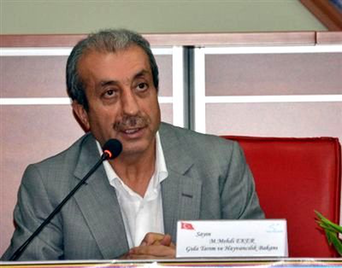 Gıda, Tarım ve Hayvancılık Bakanı Mehdi Eker, Muş\'ta Özel Bir Tarım İşletmesinde İncelemelerde...