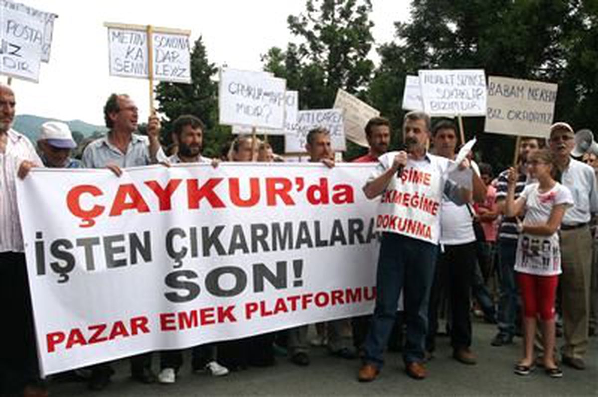 İşten Atılan İşçi Fabrikanın Önünde Eylem Yaptı