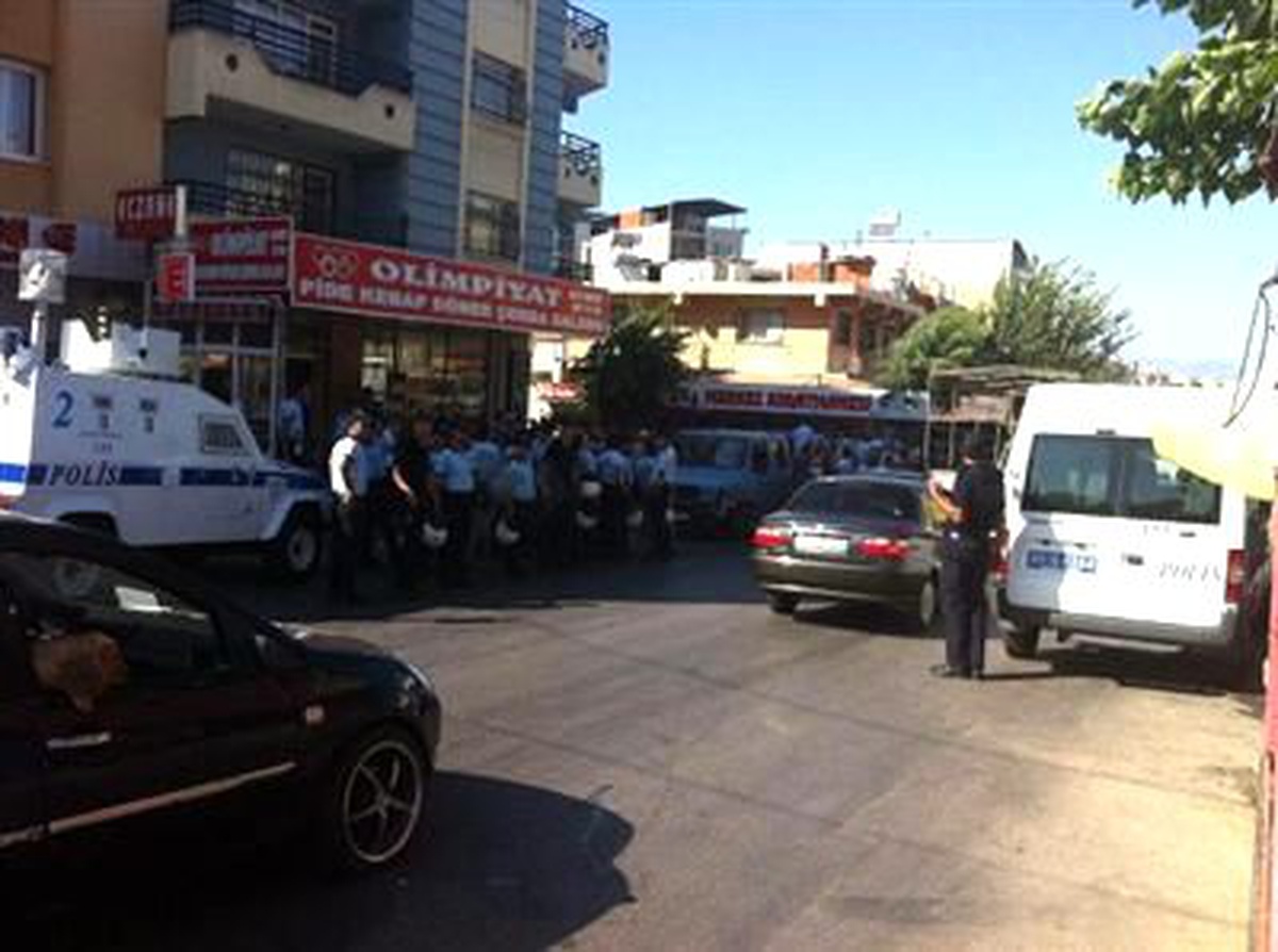 İzmir\'de Polis-Vatandaş Tartışması
