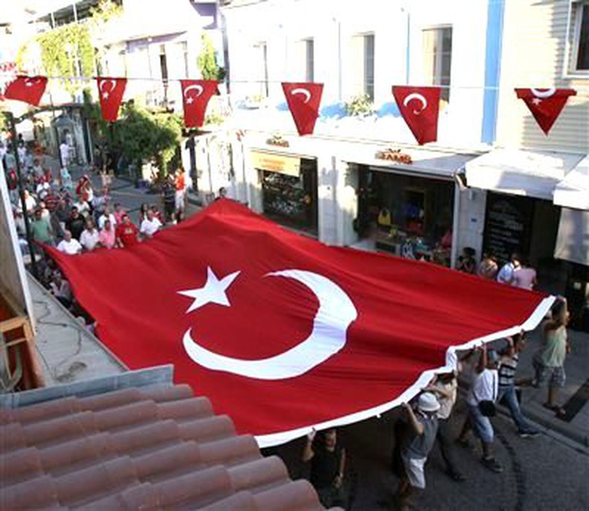 İzmir\'de "Teröre Lanet Mitingi"