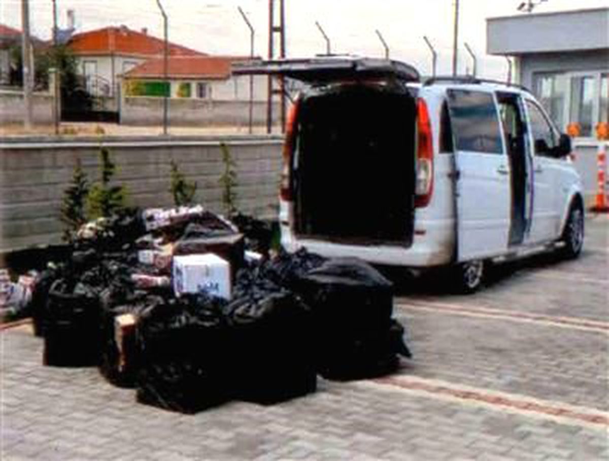 Jandarma Yol Kontrollerinde Kaçak Sigara Ele Geçirdi