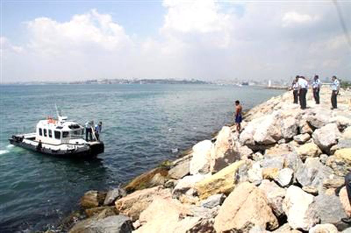 Kadıköy\'de Denizden Ceset Çıktı