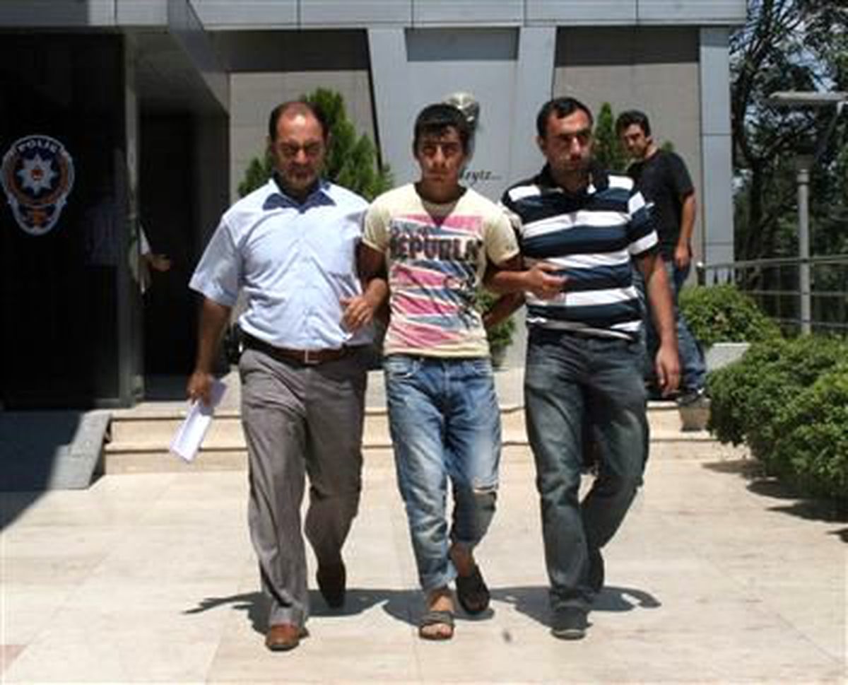 Kadına Yumruk Attıktan Sonra Gasp Etti