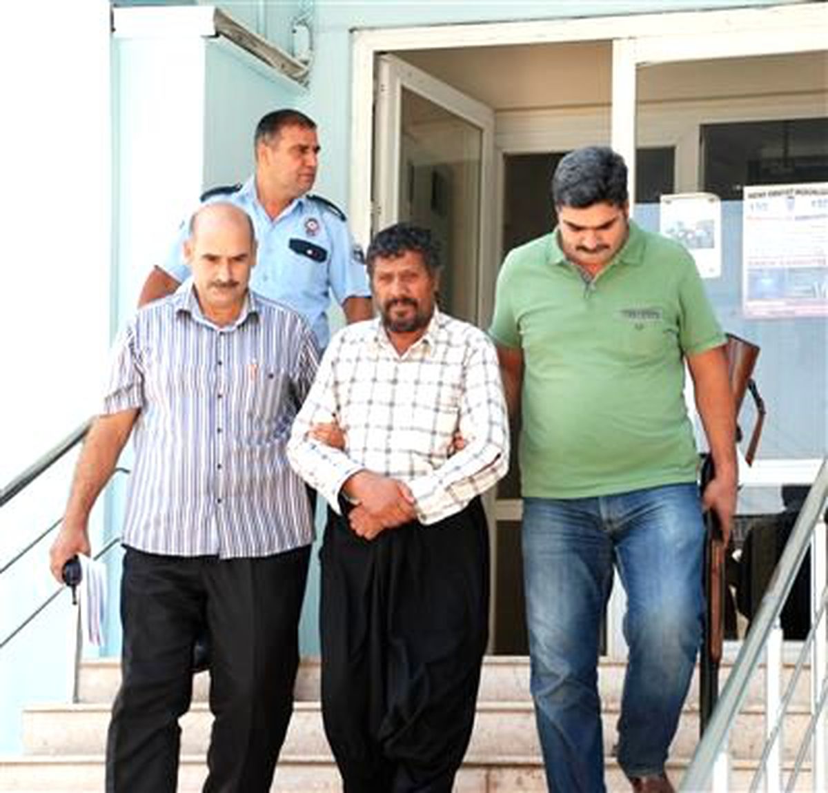 Komşusuyla Kaçan Eşini Pompalı Tüfekle Vurdu