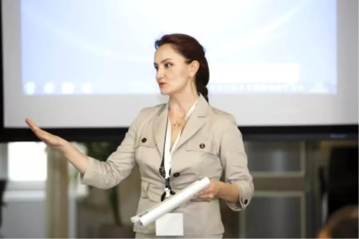 Körfez Araştırma Toplantısı'nda Bir Türk Konuşmacı