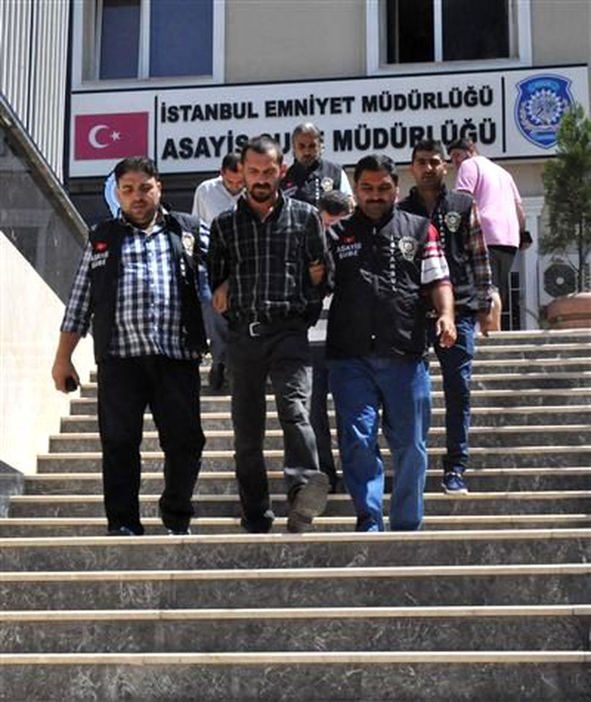 Maskeli Hırsızları Ter Damlacıkları Ele Verdi