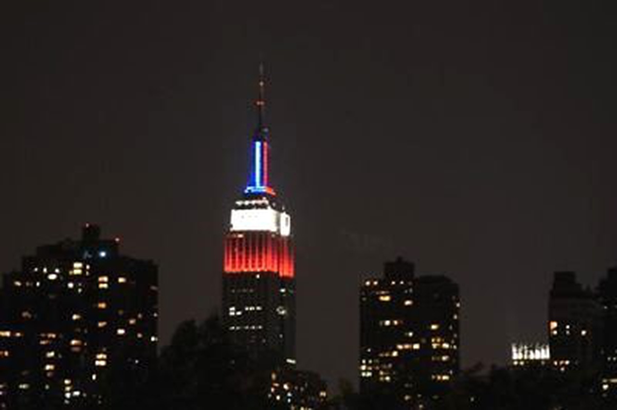 New York\'taki "Empire State" Binası Kırmızı Beyaza Büründü
