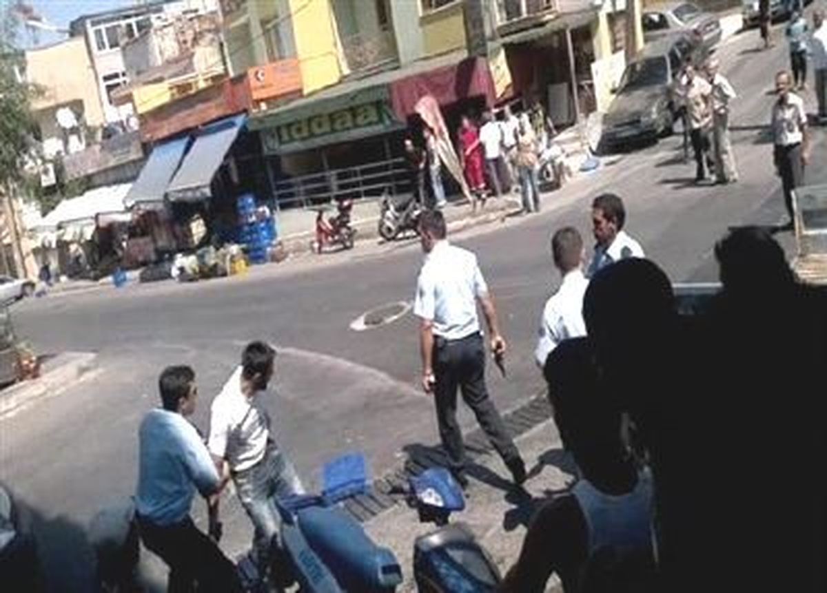 Polis Memuru, Ekip Otosuna Çarpan Otomobildekilere Ateş Açtı 1 Ölü,3 Yaralı