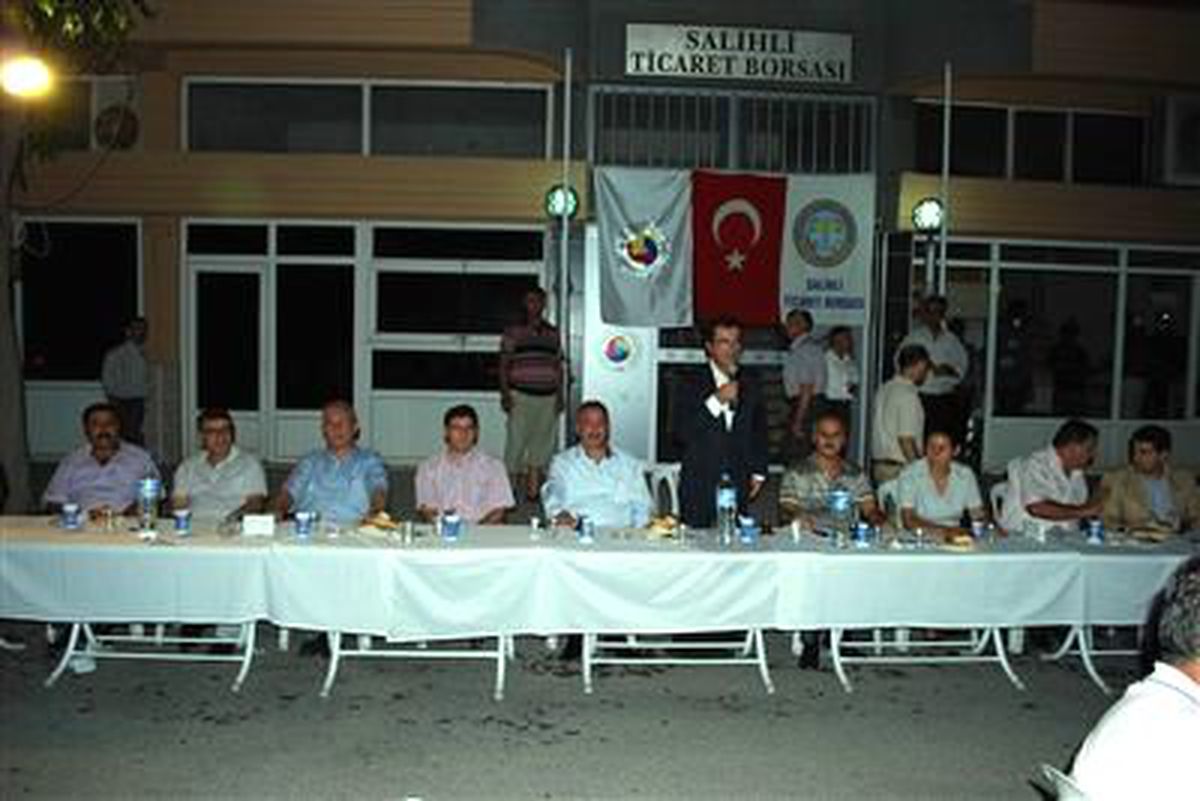 Salihli Ticaret Borsası\'ndan Geleneksel İftar Yemeği