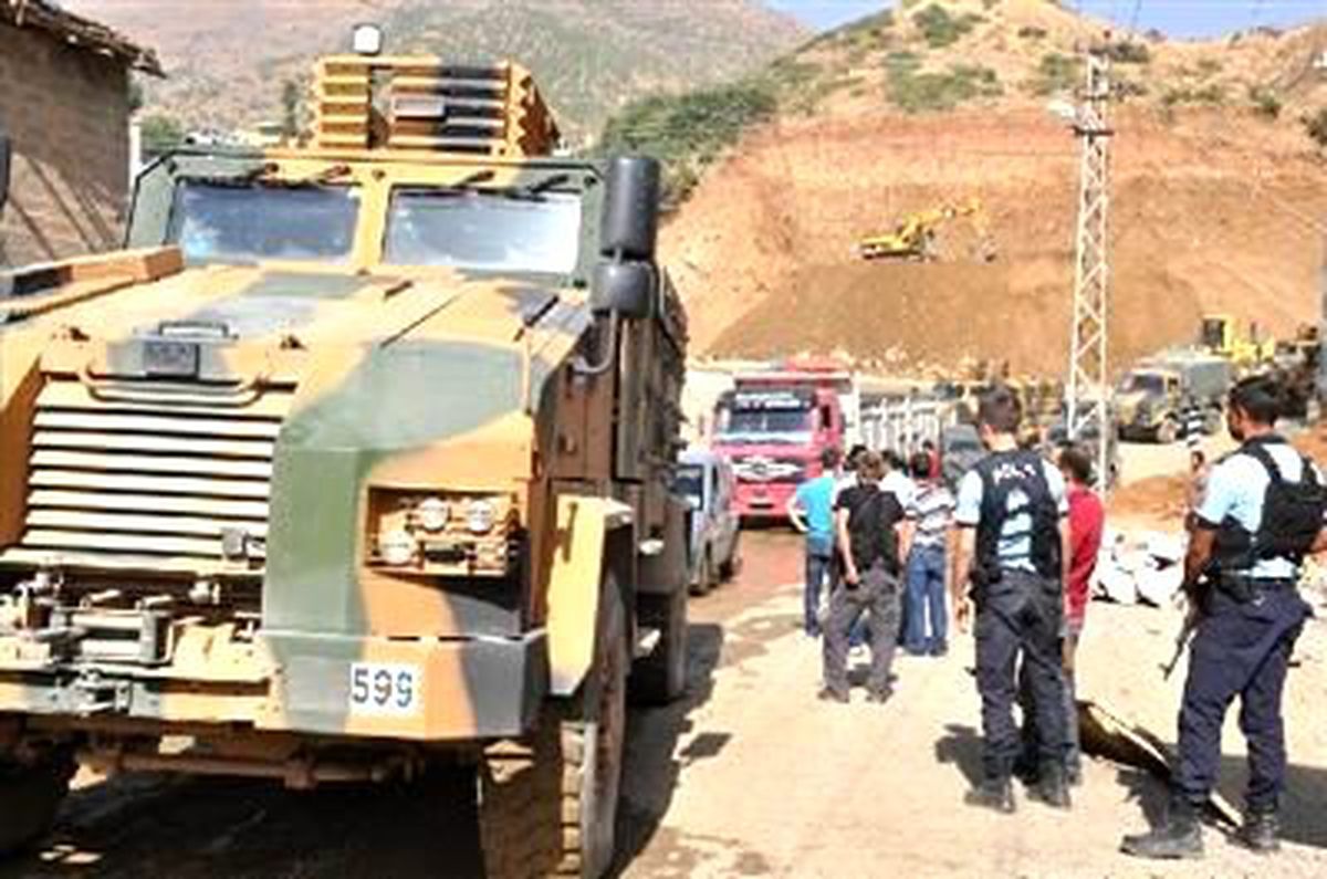 Şemdinli\'de Askeri Araca Mayınlı Tuzak