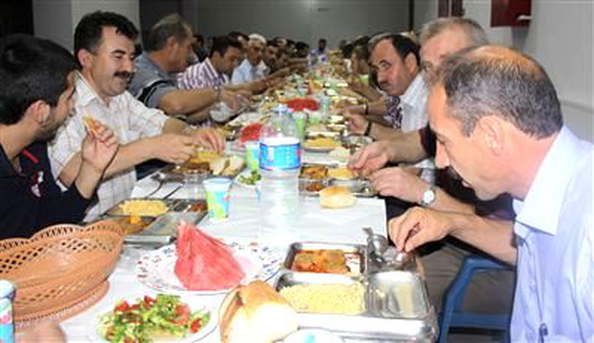 Simav Müftüsü İkiz\'e Veda İftarı