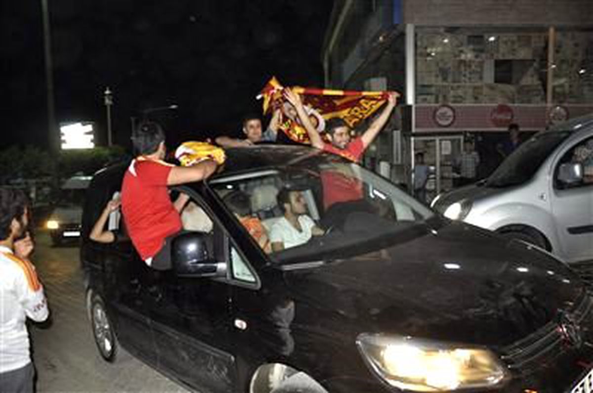 Şırnak\'ta Galatasaray\'ın Süper Kupa Heyecanı Büyük Coşkuyla Yaşandı