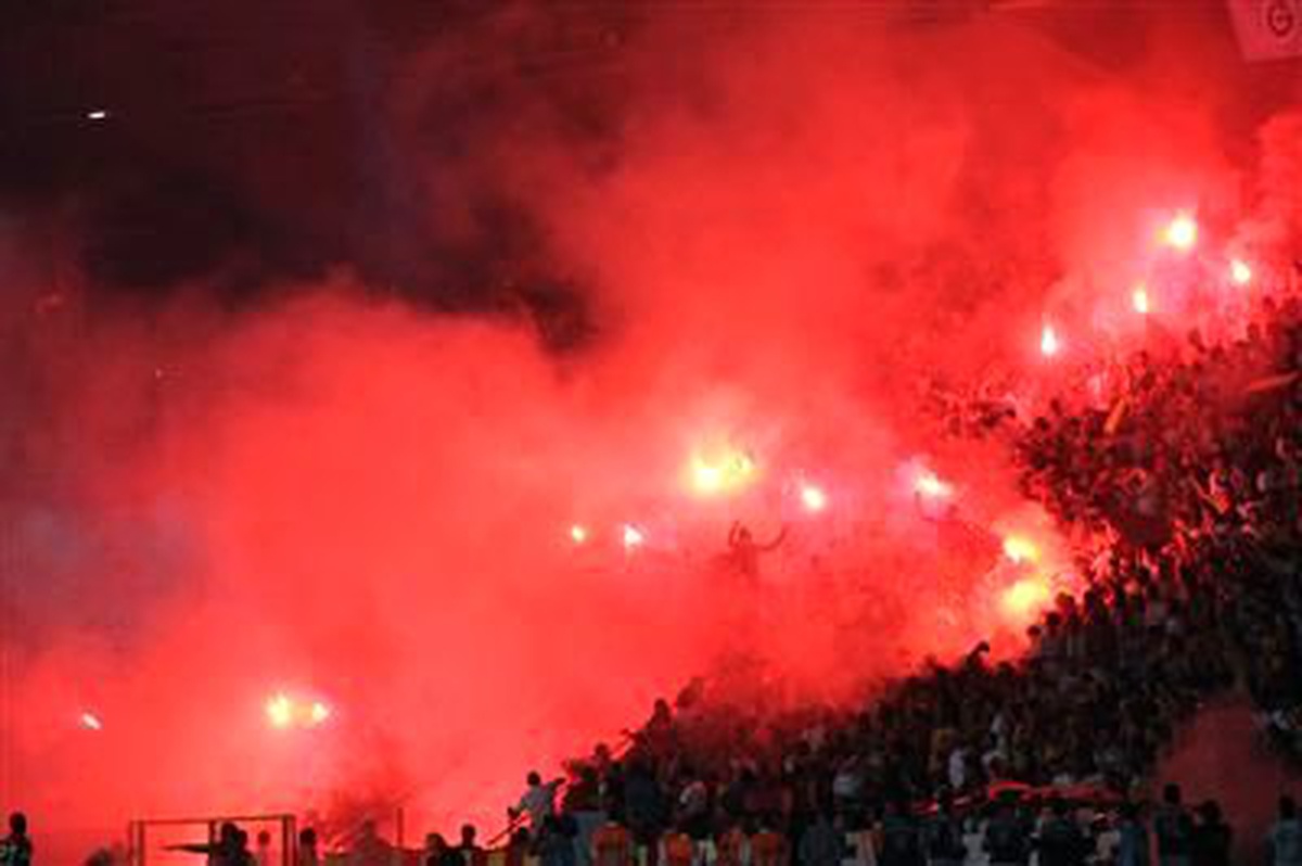 Fenerbahçeliler Törende Terk Etti