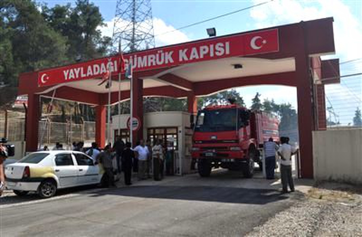Suriye\'de Çıkan Yangın Türkiye\'ye Sıçradı