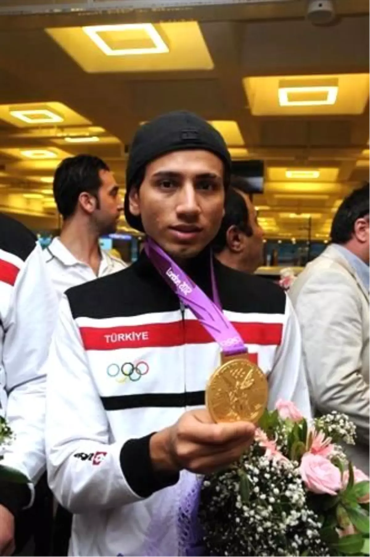 Türkiye\'ye Madalya ile Döndüler