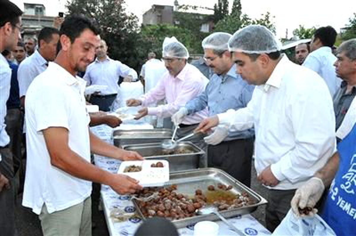 Ünüvar-Çelikcan Yemek Dağıttı