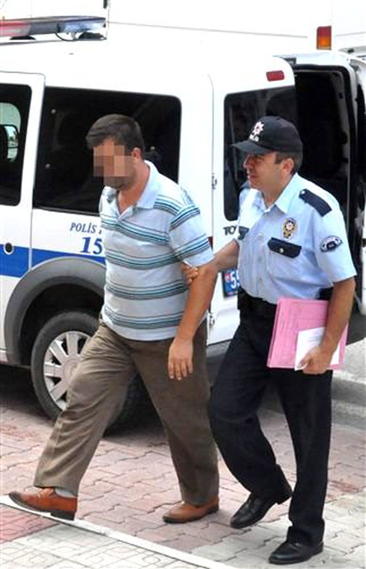 Üst Aramasında 1 Ruhsatlı Silah ve 7 Adet Fişekle Yakalandı