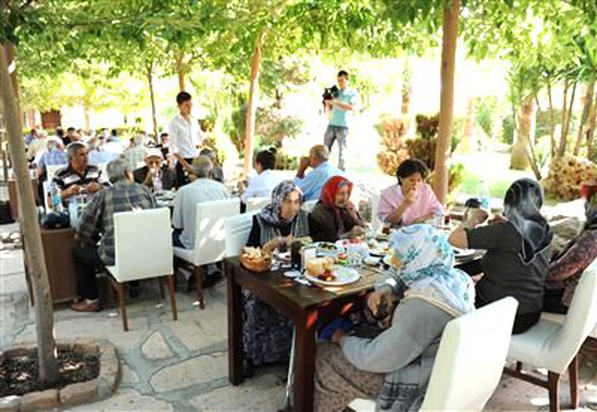 Yaşlılar At Çiftliğinde Eğlendi