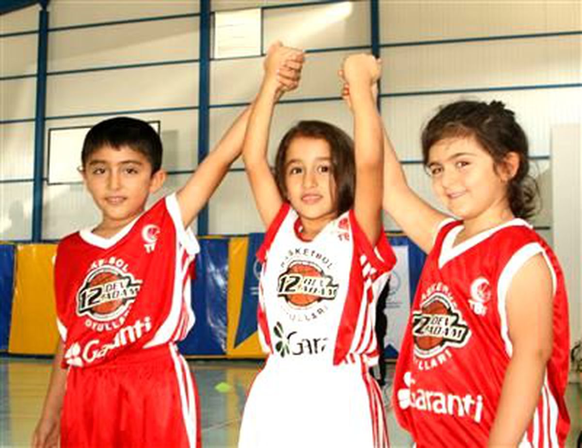 12 Dev Adam Okulları Van\'da Yeni Enes Kanter\'leri Yetiştiriyor
