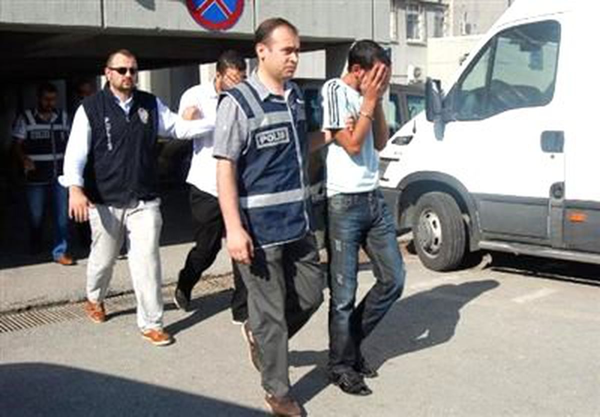 6 Aylık Hamile Çete Elebaşı, Evini Soydurduğu Komşusuna \'Geçmiş Olsun\'a Gitmiş