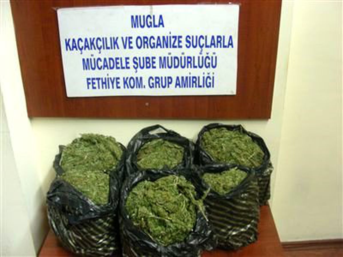 74 Yaşındaki Dede 6 Kilo Esrarı İçecekmiş
