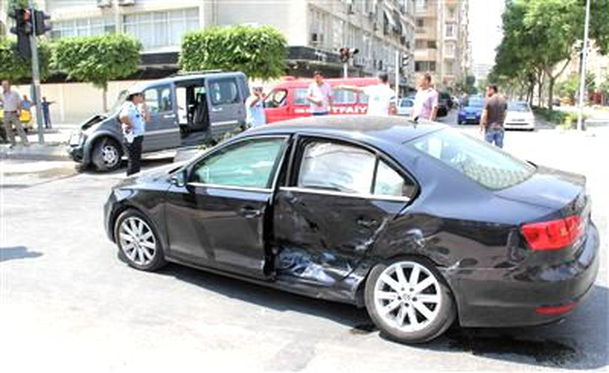 Adana\'da Trafik Kazası: 5 Yaralı