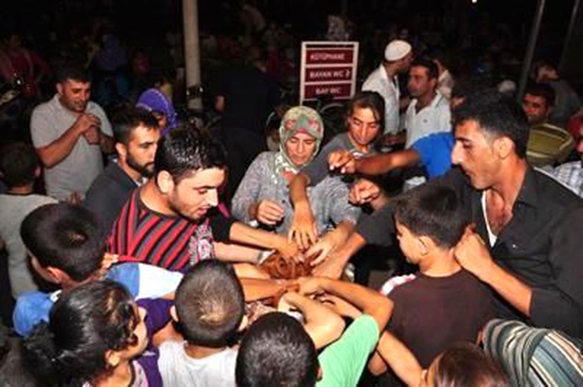 Adanalı\'lar Kadir Gecesinde Sabancı Merkez Camisine Akın Etti