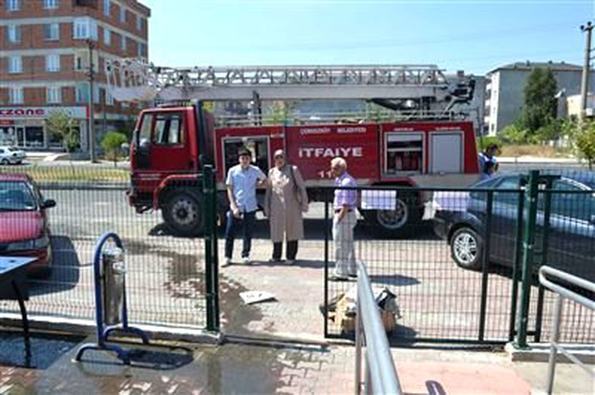 Aile Sağlığı Merkezi\'ni Lağım Suları Bastı