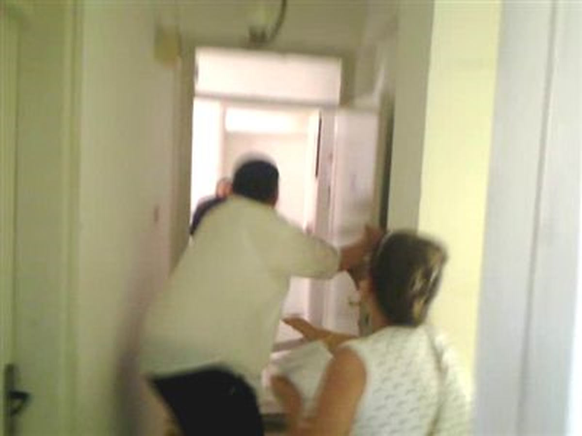 Altınoluk\'ta Doktorun Hastaları Dövdüğü İddiası