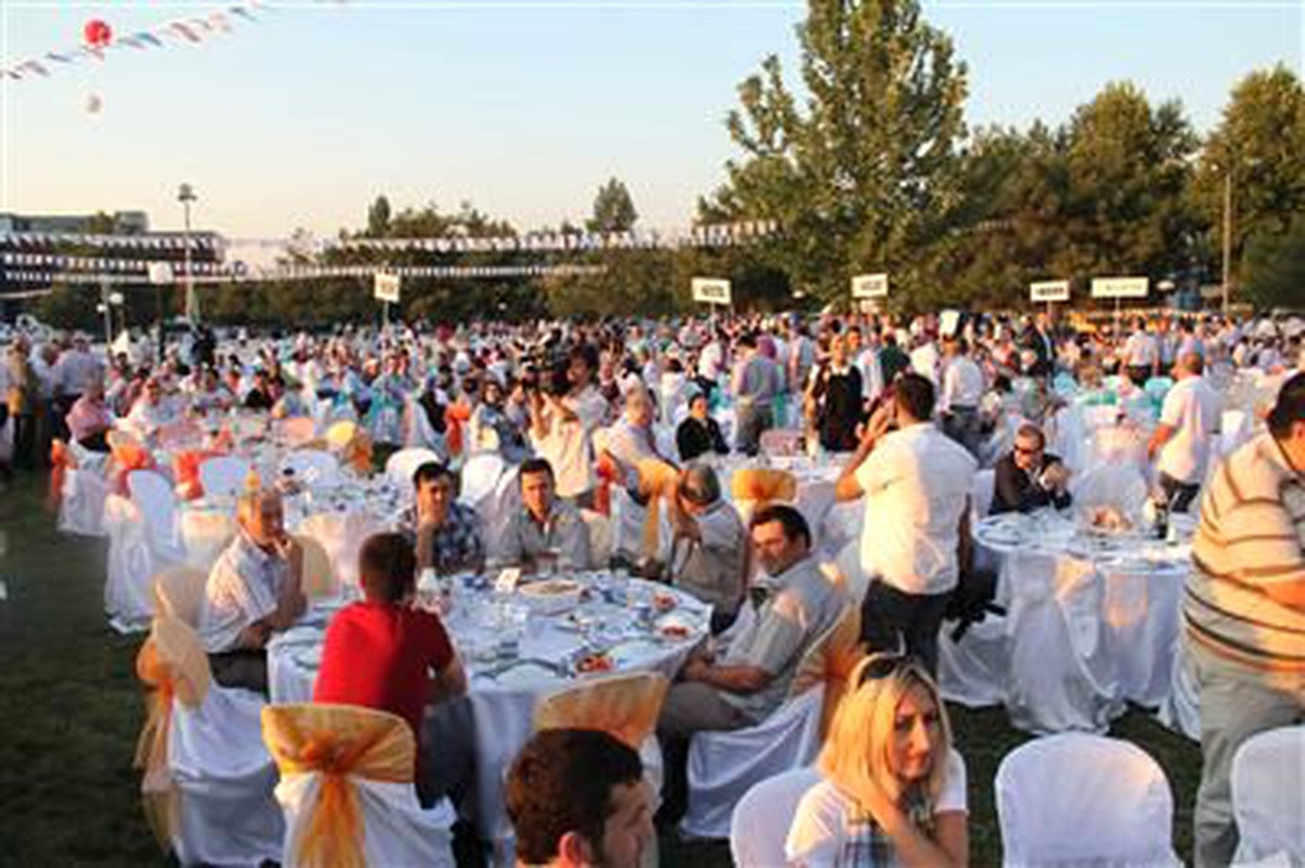 "Bazı Partiler Yedikleri Tostları Bile Gider Gösteriyor"