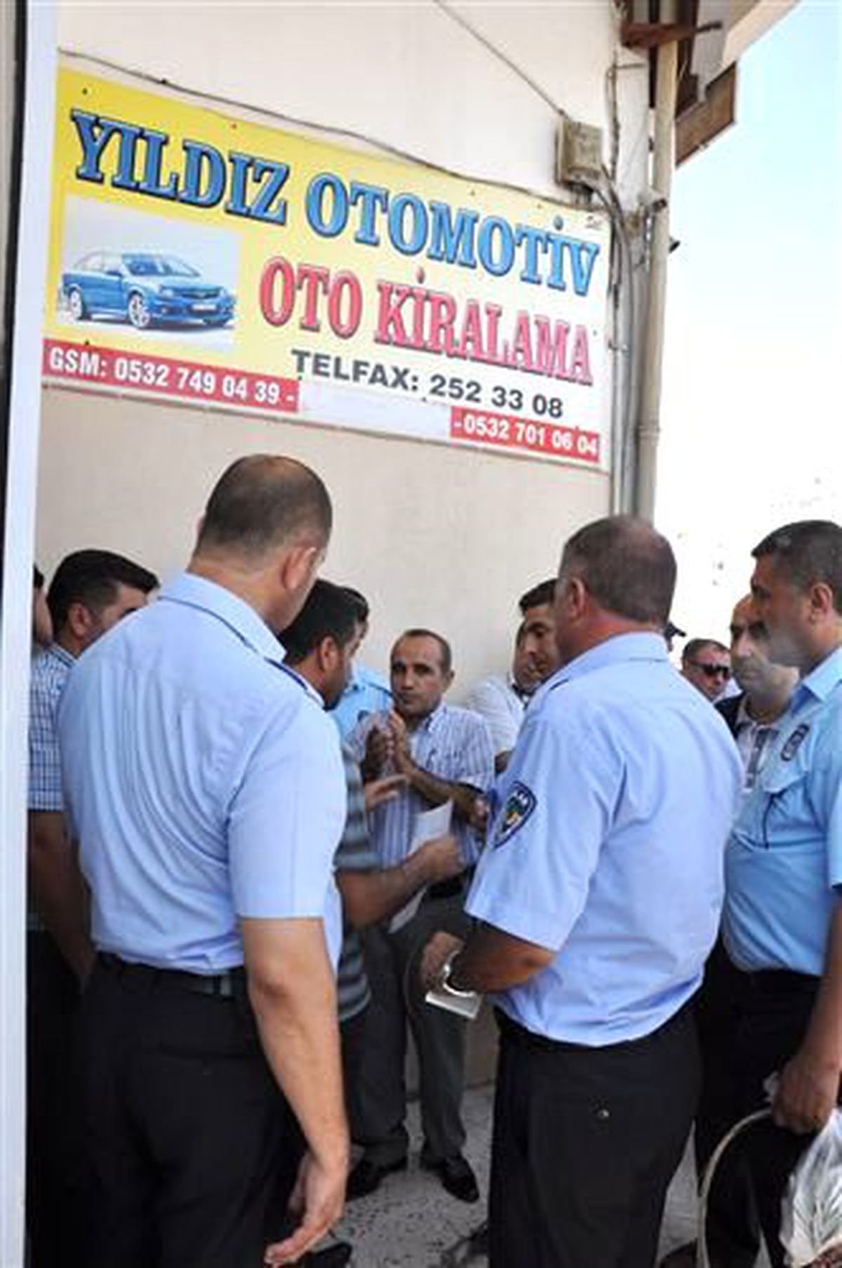 Bağlar Belediyesi\'nden Kaldırım İşgali Uyarısı