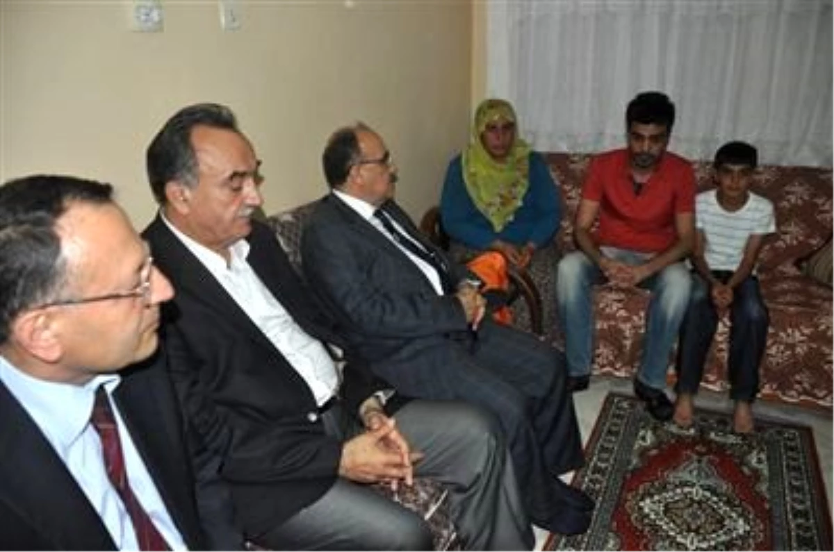 Başbakan Yardımcısı Atalay, Şehit Ailesini Ziyaret Etti