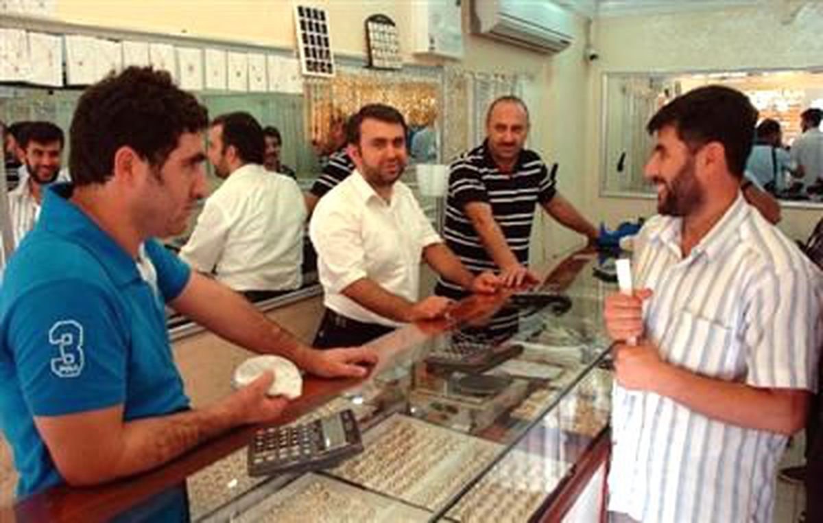 Bayılma Numarasıyla 5 Kilo Altını Çaldılar