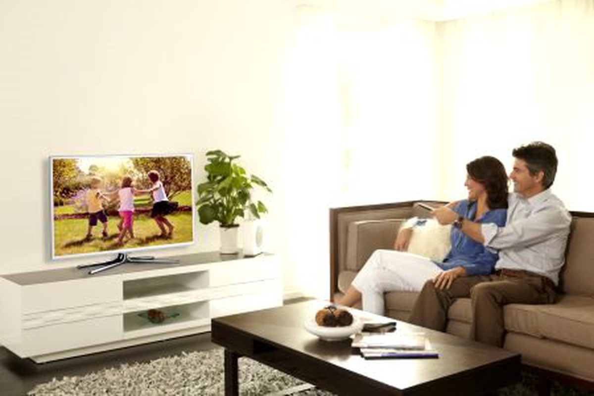 Beyazın Sadeliği, Samsung Smart TV ile Evinizde