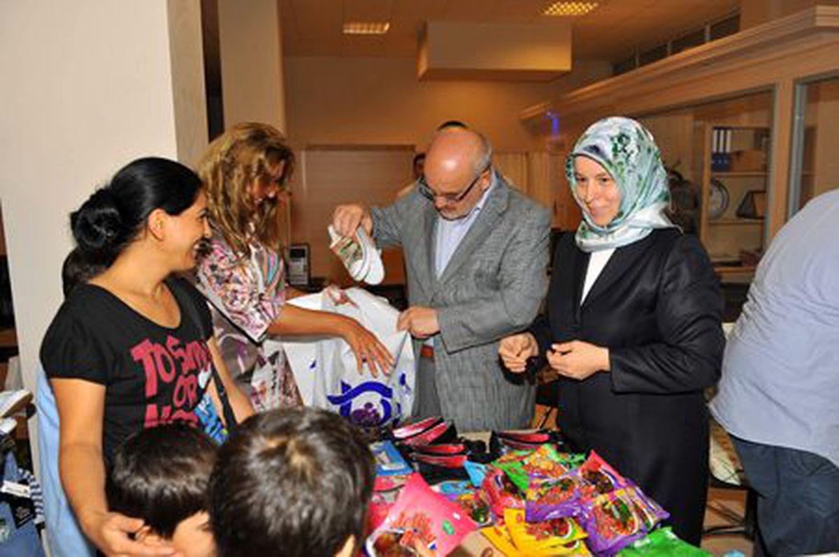 Bin Çocuğa Bayram Sevinci
