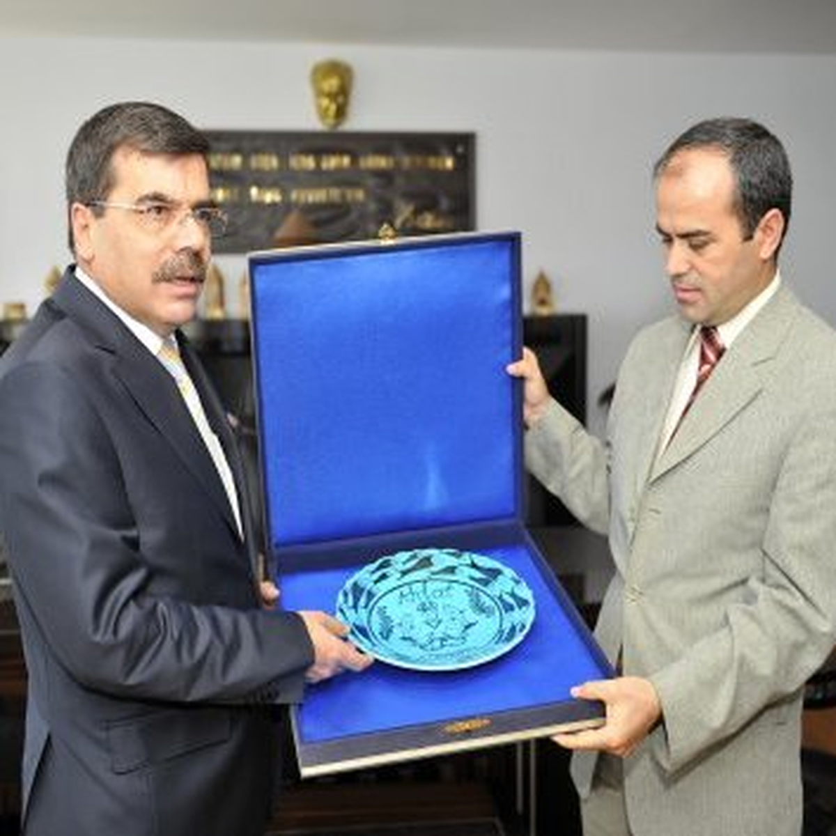 Bitlis Valisi Yılmaz\'ın Veda Turları
