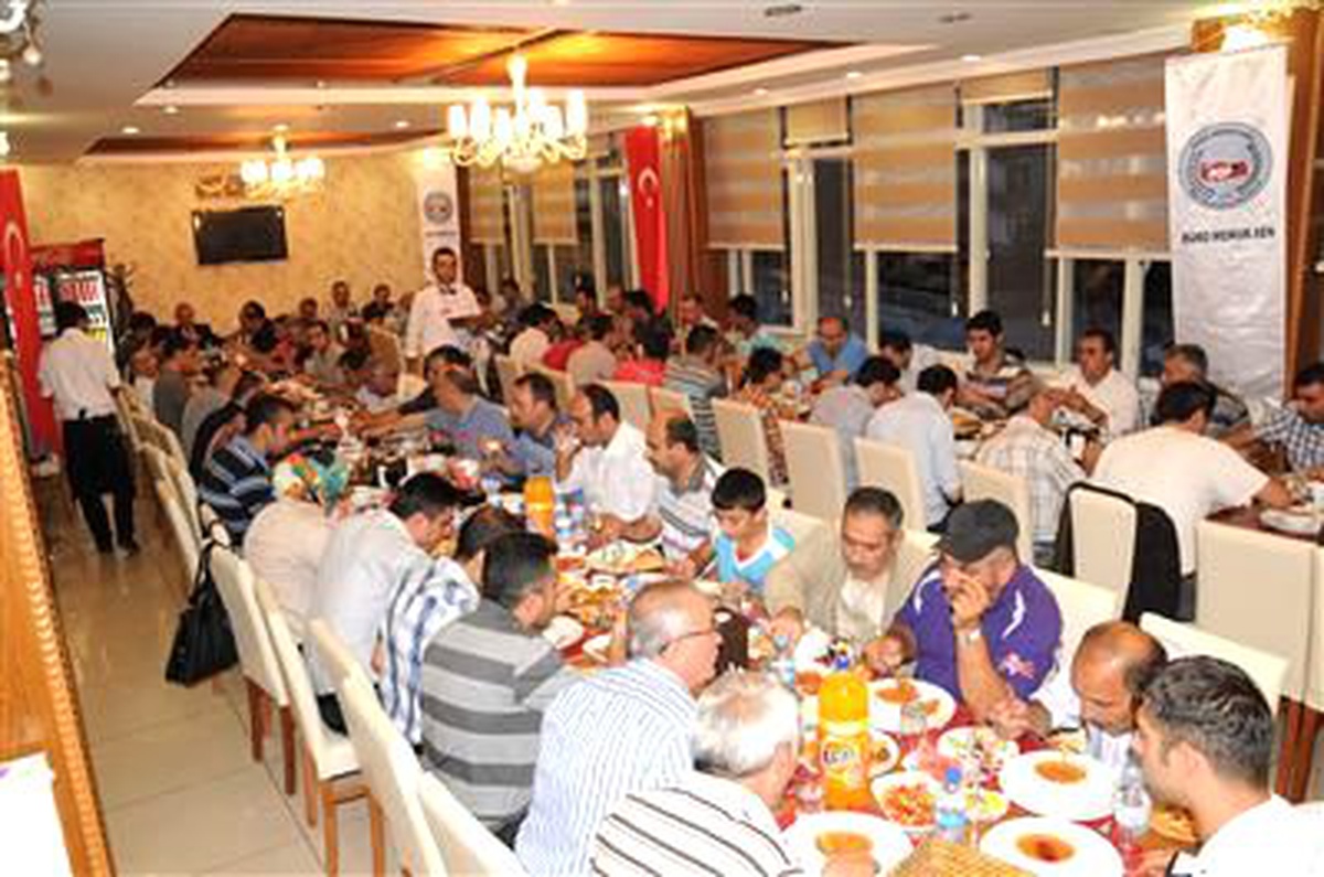 Büro Memur Sen Yozgat Şubesinden Üyelerine İftar Yemeği