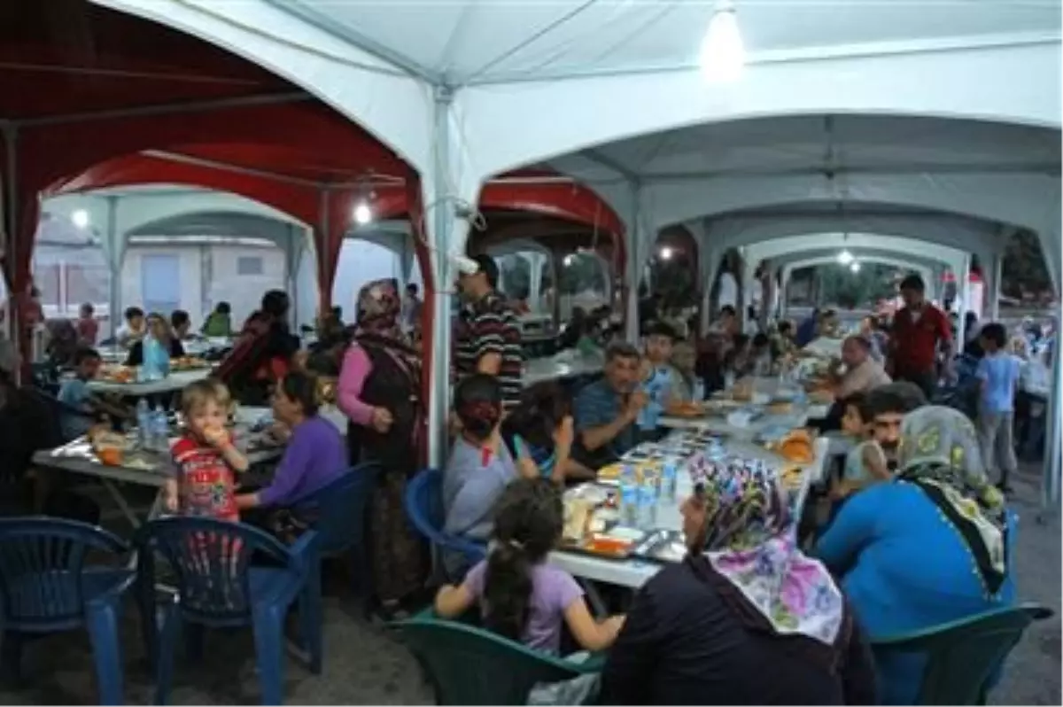 Büyükşehir Belediyesi Ramazan Boyunca 100 Bin Kişiye İftar Verdi