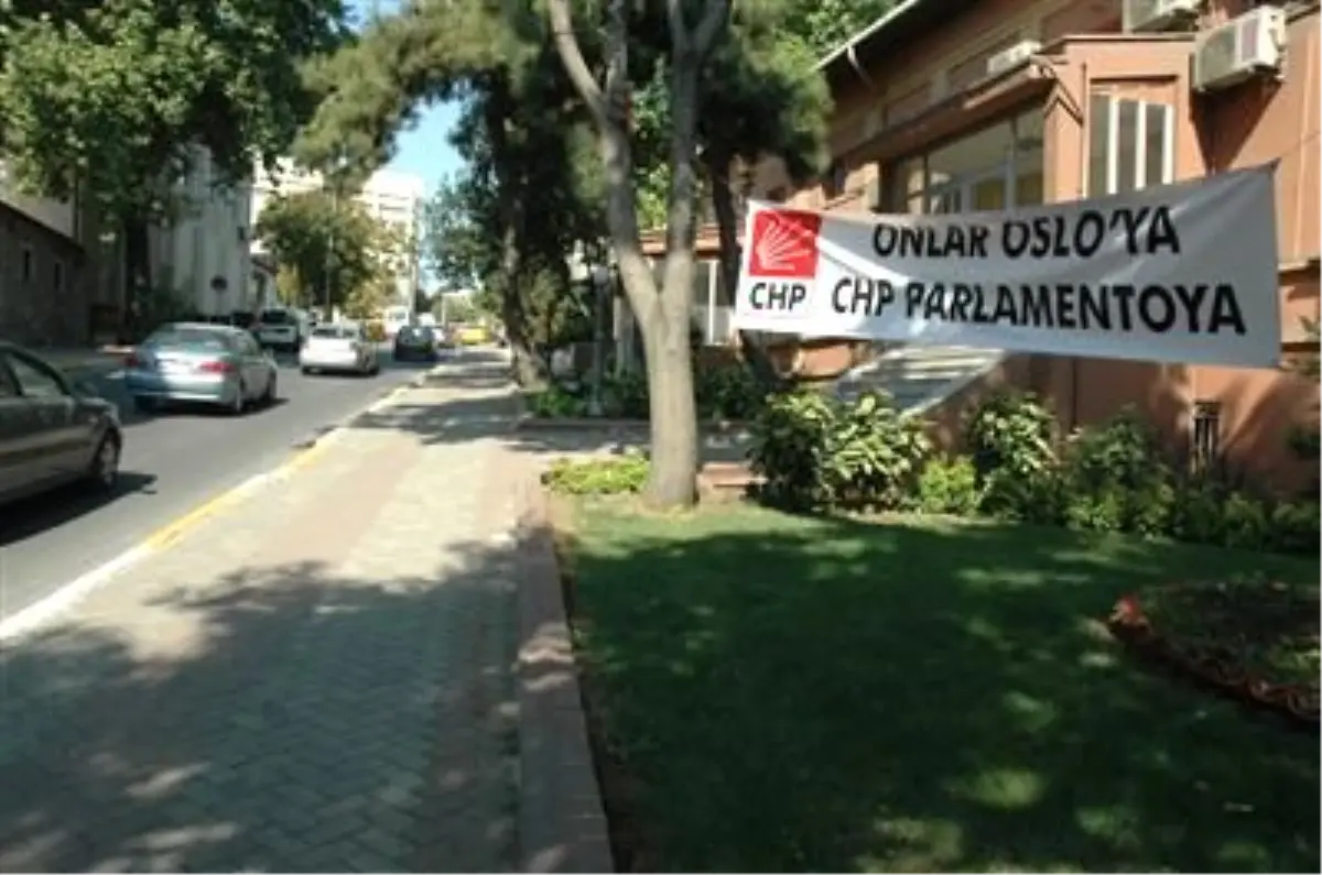 CHP\'den Ak Partiye Afişli Gönderme