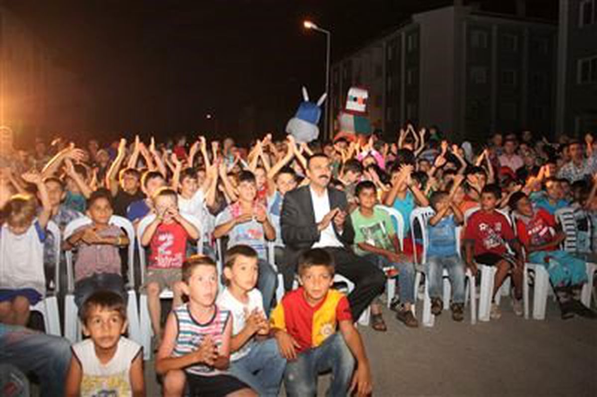 Çocuklar Başkan Bayram\'ı Çok Seviyor