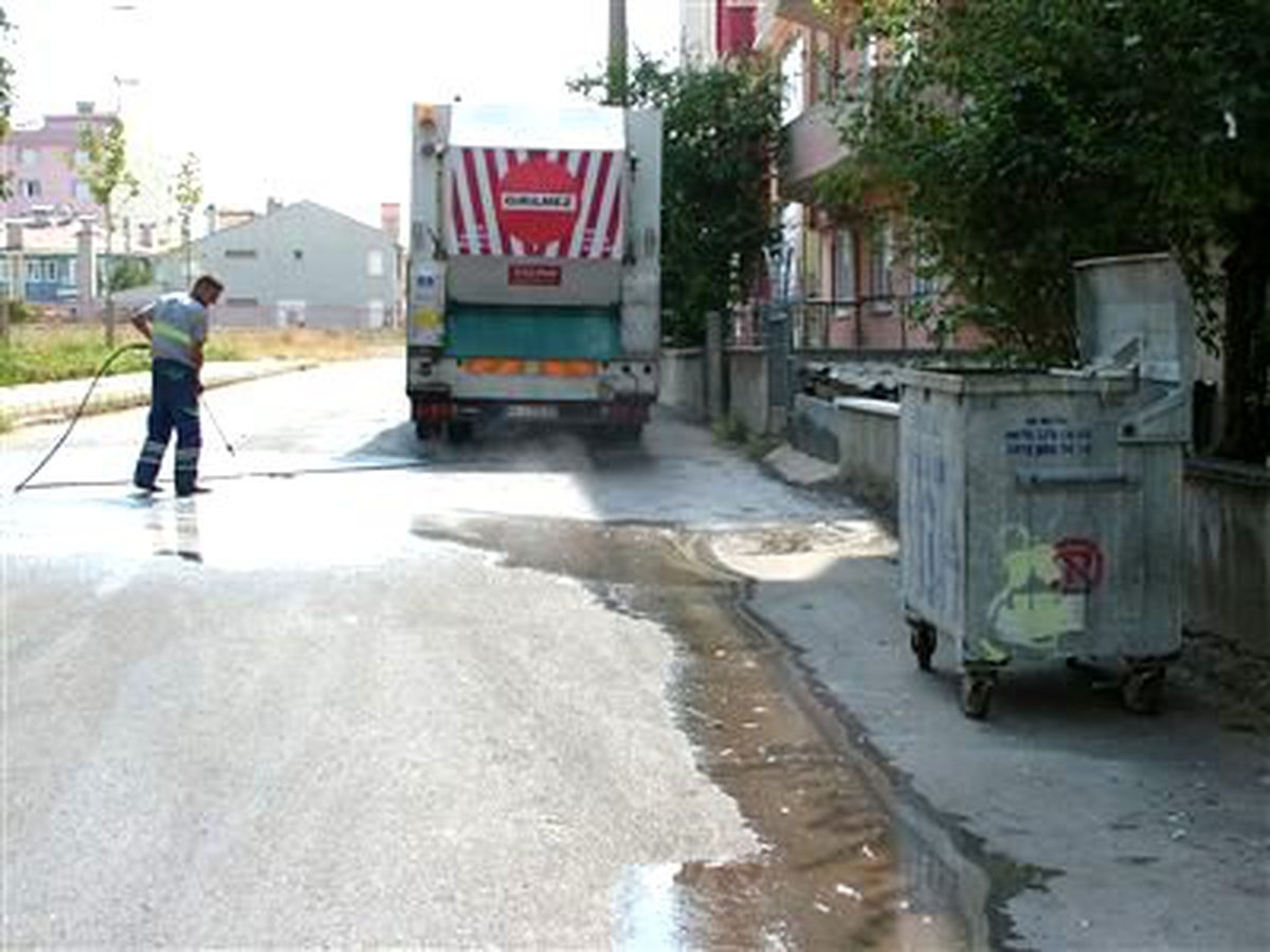 Çorlu Belediyesi Yolları da Dezenfekte Ediyor