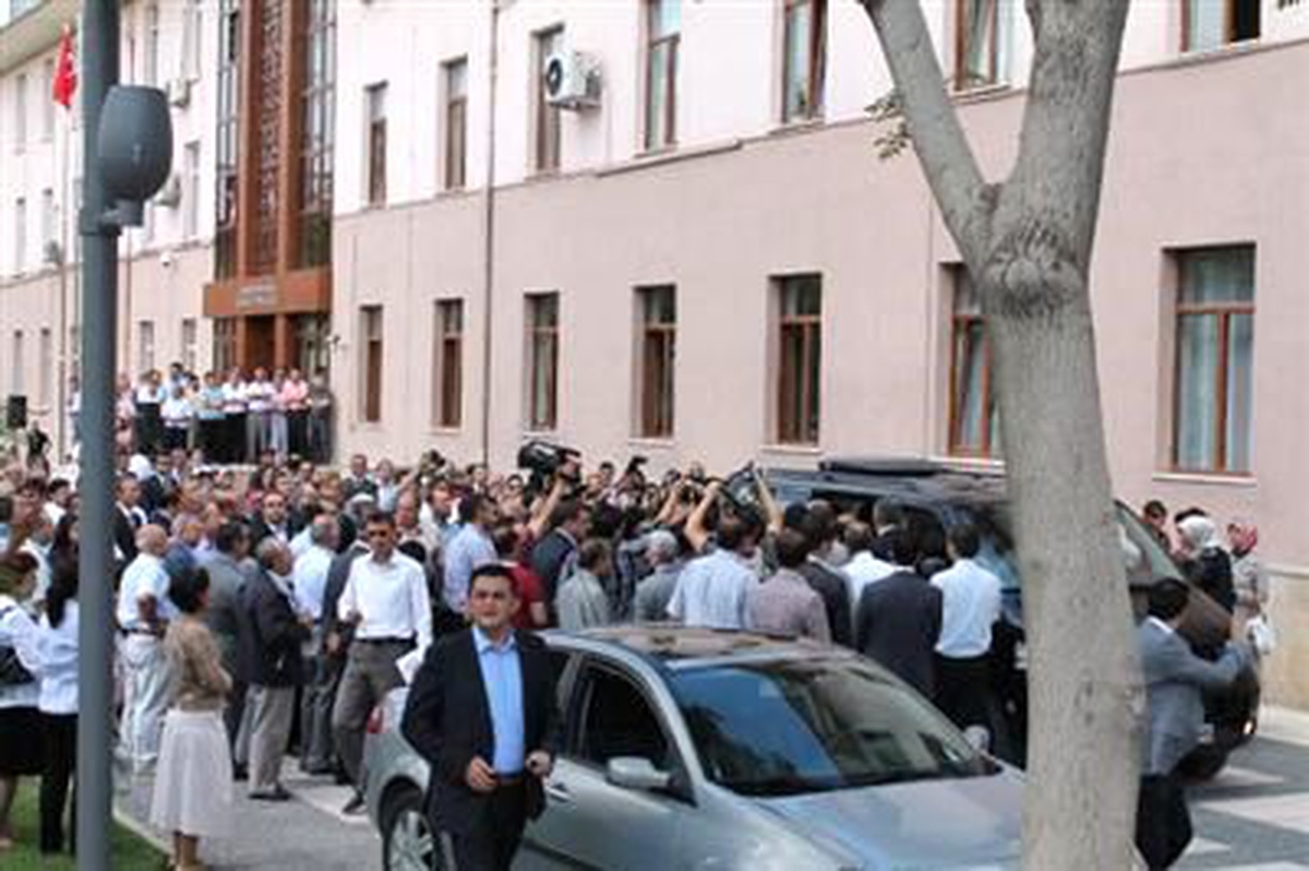 Çorum Valisi Gözyaşları Arasında Kentten Ayrıldı