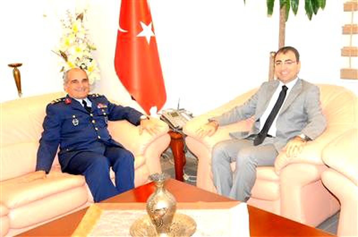 Korgeneral Nejat Bilgin, Diyarbakır Valisi Toprak\'ı Ziyaret Etti