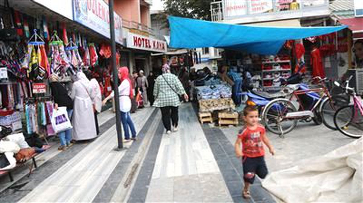 Düzce Belediyesinden Esnafa Kaldırım İzni