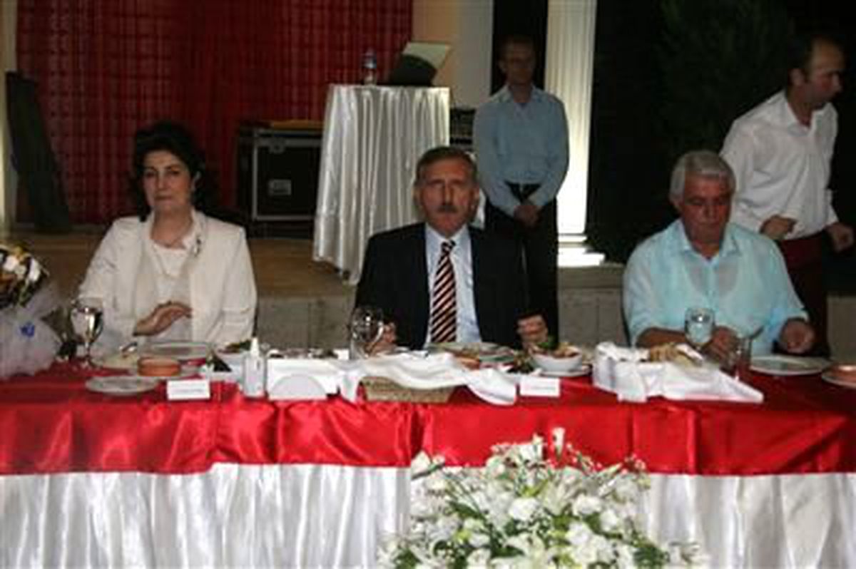 Edirne Valisi Sözer\'e Veda Yemeği