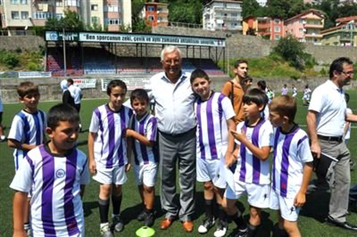 Ereğli\'de Yaz Futbol Okulu Sertifika Töreni Düzenlendi