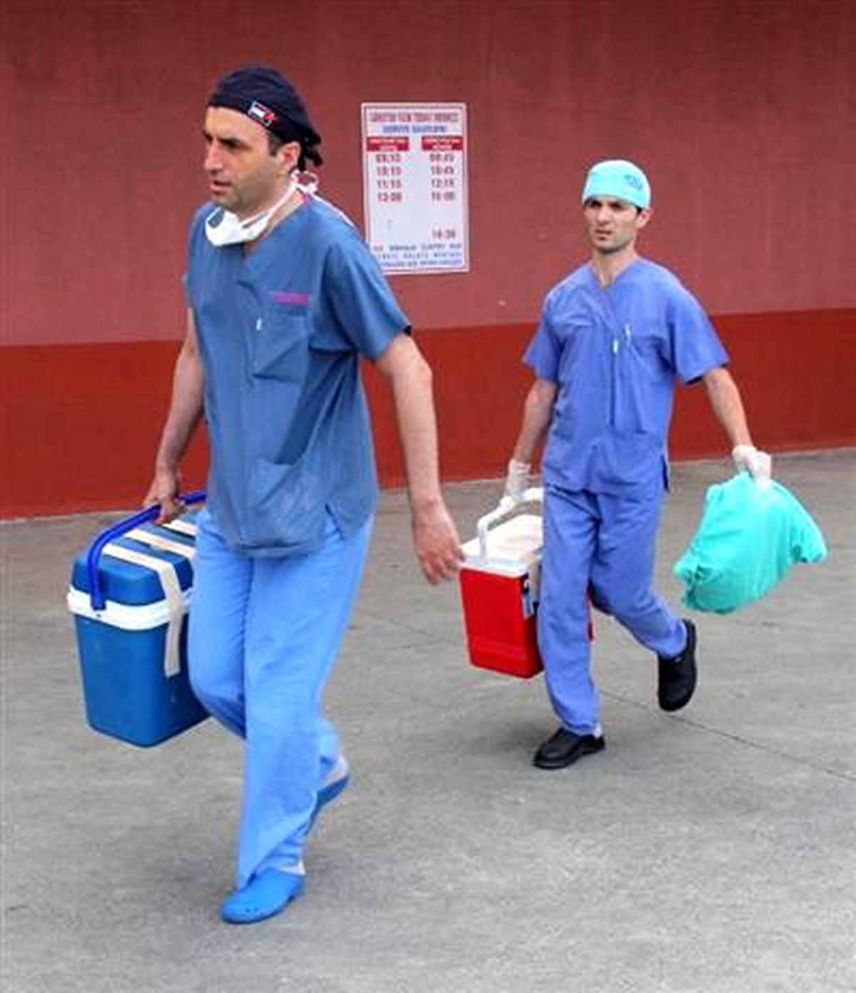 Eşinin Bağışladığı Organlarını El Sallayarak Uğurladı
