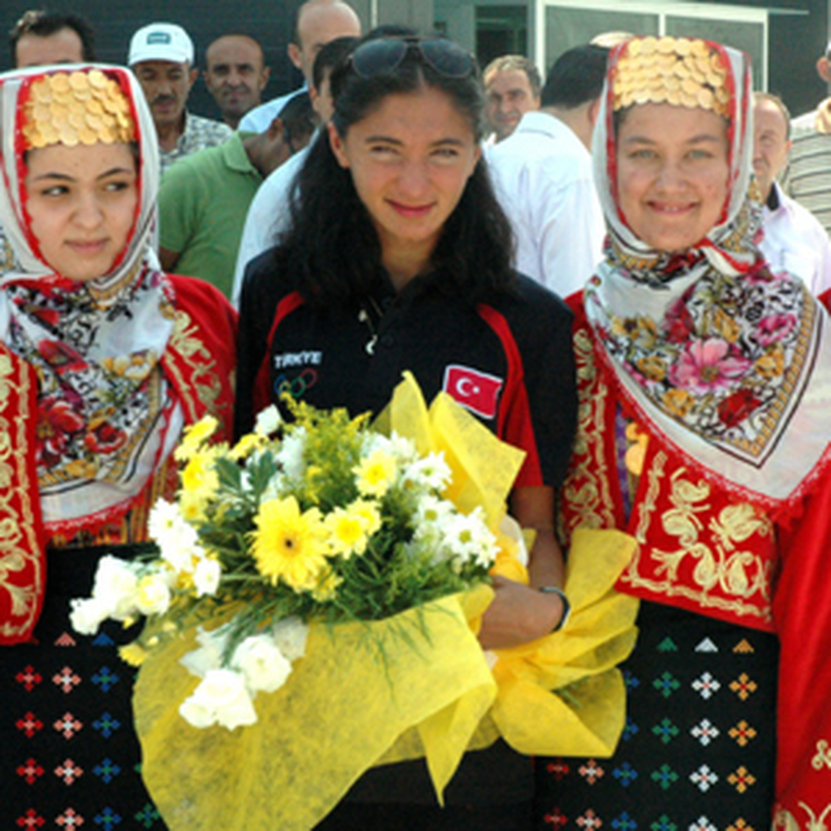 Gamze Bulut\'a Kayseri\'de Coşkulu Karşılama