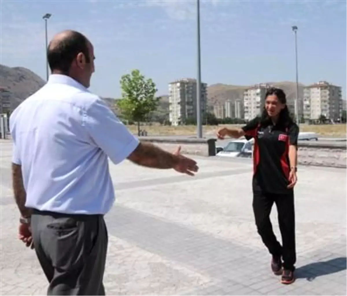 Gamze Bulut, Mutluluğunu Paylaşmak İçin Stockholm\'a Gitmekten Vazgeçip Kayseri\'ye Geldi